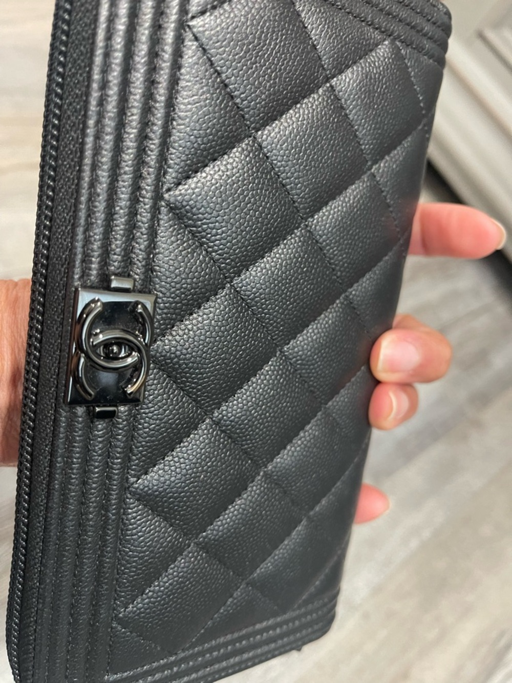 CHANEL Black Quilted Leather Zip long wallet - Picture 3 of 11
